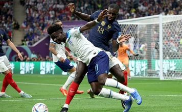 Cựu tiền vệ Roy Keane chỉ ra lý do bàn mở tỉ số của Pháp không hợp lệ