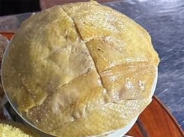 Đỉnh cao chặt thịt gà xếp nguyên con khiến dân mạng tròn mắt
