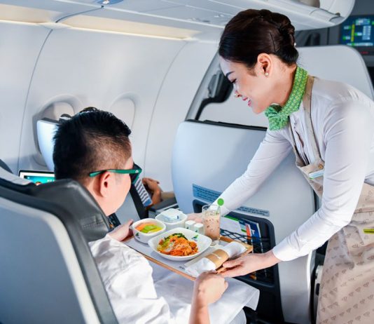 Lương tiếp viên hàng không ở Việt Nam bao nhiêu một tháng?