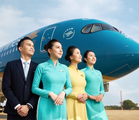 Sau vẻ hào nhoáng, tiếp viên hàng không phải đối mặt với 4 mối hiểm nguy