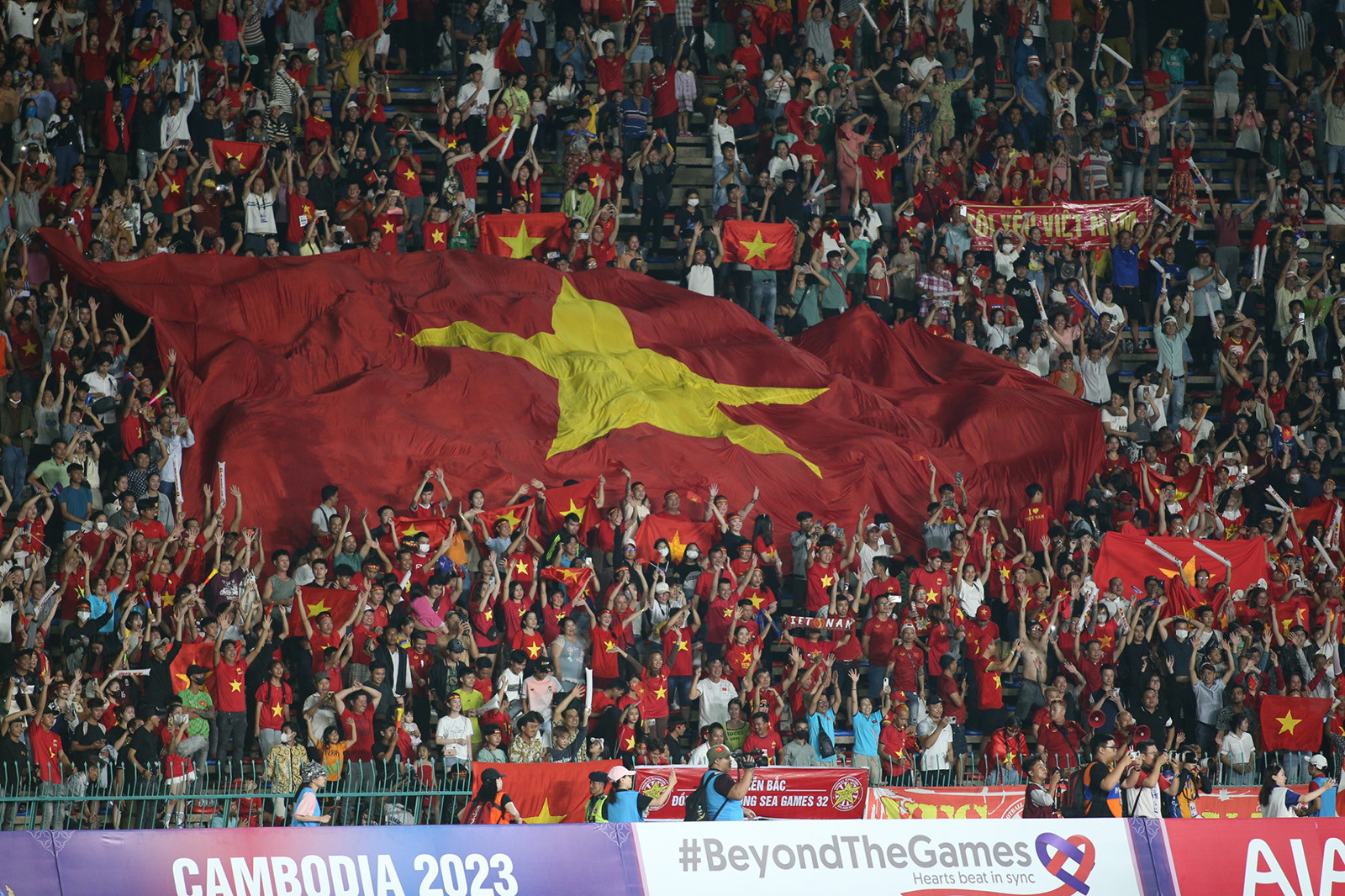 Xúc động khoảnh khắc tuyển nữ Việt Nam làm nên lịch sử ở SEA Games