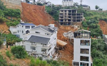 Cận cảnh vụ sạt lở kinh hoàng ở Đà Lạt, nhiều người bị vùi lấp Cận cảnh vụ sạt lở kinh hoàng ở Đà Lạt