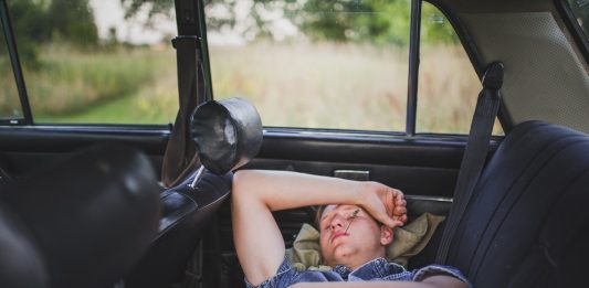 Có nên bật điều hòa ngủ trong xe ô tô