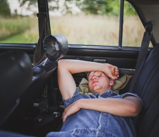 Có nên bật điều hòa ngủ trong xe ô tô