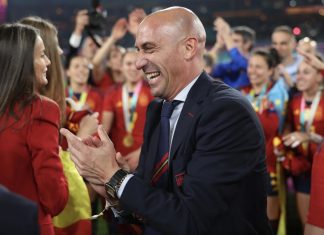 Chủ tịch LĐBĐ Tây Ban Nha phản ứng sau màn khóa môi nữ cầu thủ