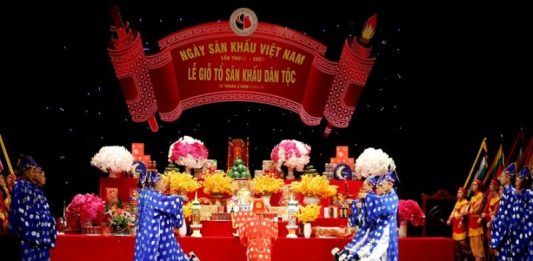 Nhiều sân khấu TP.HCM tổ chức lễ giỗ tổ nghề nhân Ngày Sân khấu Việt Nam