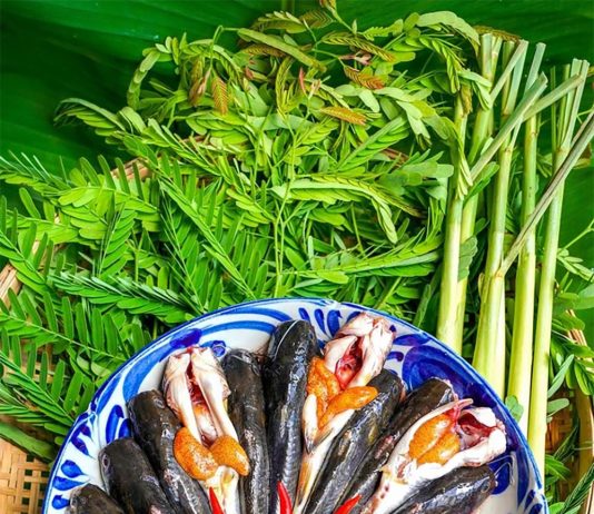 Chua thanh béo ngậy canh chua Cá chốt nấu lá me non