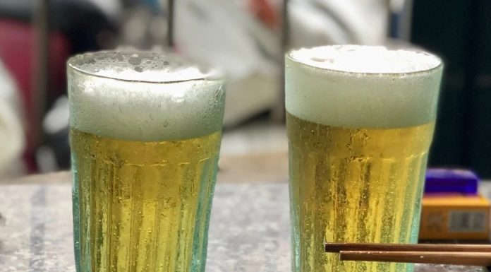 Uống 2 cốc bia mất bao lâu để nồng độ cồn về 0?