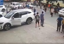 Nữ tài xế gây tai nạn khi lùi xe ra khỏi gara