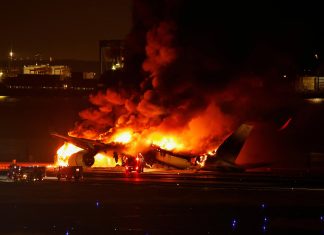 379 hành khách thoát khỏi máy bay Nhật Bản