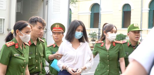 Ngọc Trinh xuất hiện tại tòa sau hơn 3 tháng tạm giam Ngọc Trinh xuất hiện tại tòa sau hơn 3 tháng tạm giam