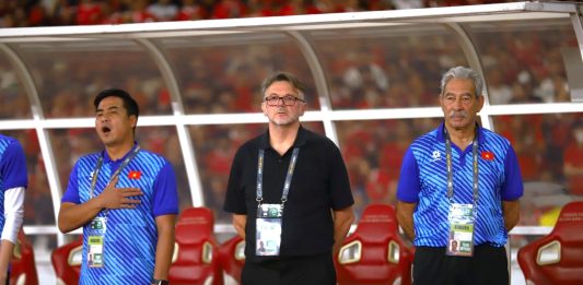 VFF đền bù bao nhiêu tiền cho HLV Troussier