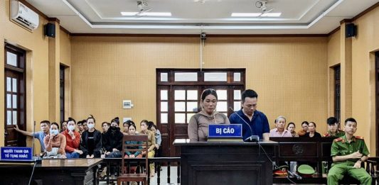 Hai vợ chồng đánh gãy 2 tay shipper lãnh án 12 năm tù