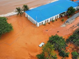 Lũ cát ập xuống khu du lịch ở Mũi Né