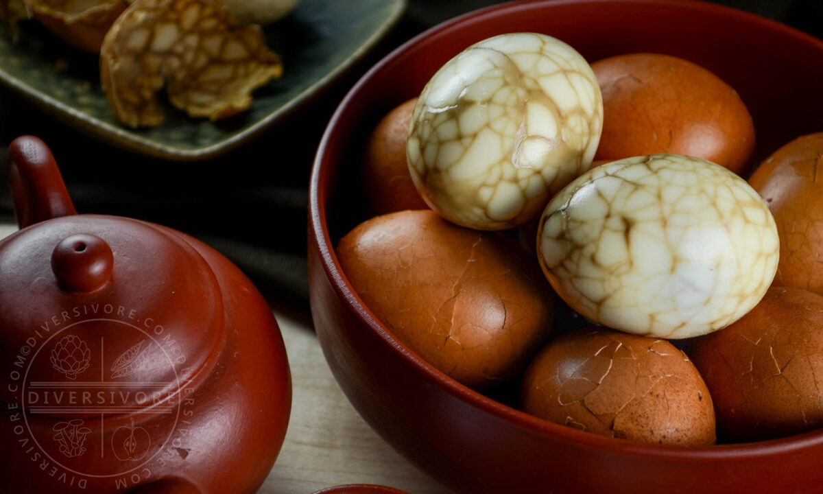 Trứng luộc với trà