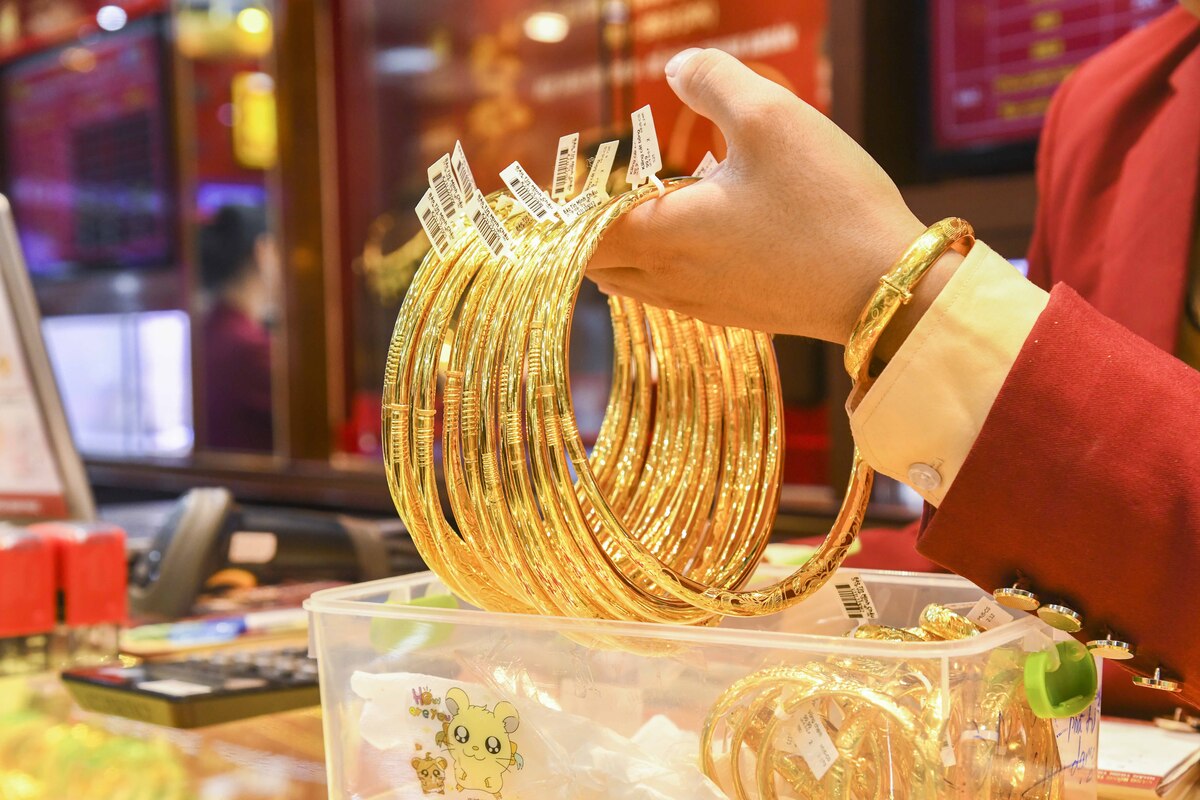 Giá Vàng Hôm Nay 21/7: USD Suy Yếu, Vàng Chưa Thể Khởi Sắc