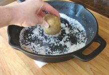 Bí quyết làm sạch chảo chống dính hiệu quả với muối hạt