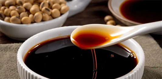 Cách Chọn Nước Tương An Toàn: Tránh Độc Hại Từ Muối và Phụ Gia