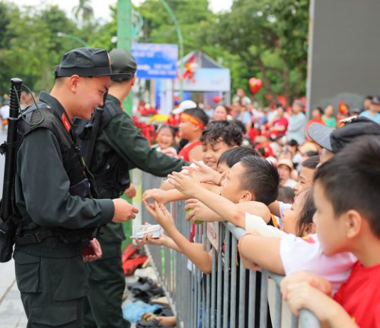 Gia đình có trẻ nhỏ đi xem diễu binh A80 cần lưu ý gì?