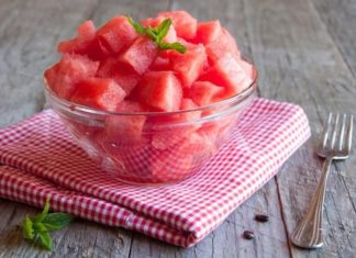 Bí quyết bảo quản dưa hấu tươi lâu trong cả tháng