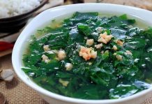Tại sao nên vò rau ngót trước khi nấu? Bí quyết để món canh thêm hoàn hảo