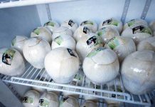 Cách Bảo Quản Nước Dừa Tươi Ngon Sau Khi Bổ: Dễ Dàng Và Hiệu Quả
