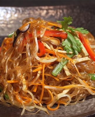 Mẹo Xào Miến Không Vón Cục, Dính Hoặc Nát Để Giữ Độ Dai Ngon Xào Miến