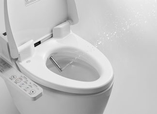 Cẩn Trọng Với Bồn Cầu Thông Minh: Bài Học Đắt Giá Từ Sự Cố Phun Nước Nóng