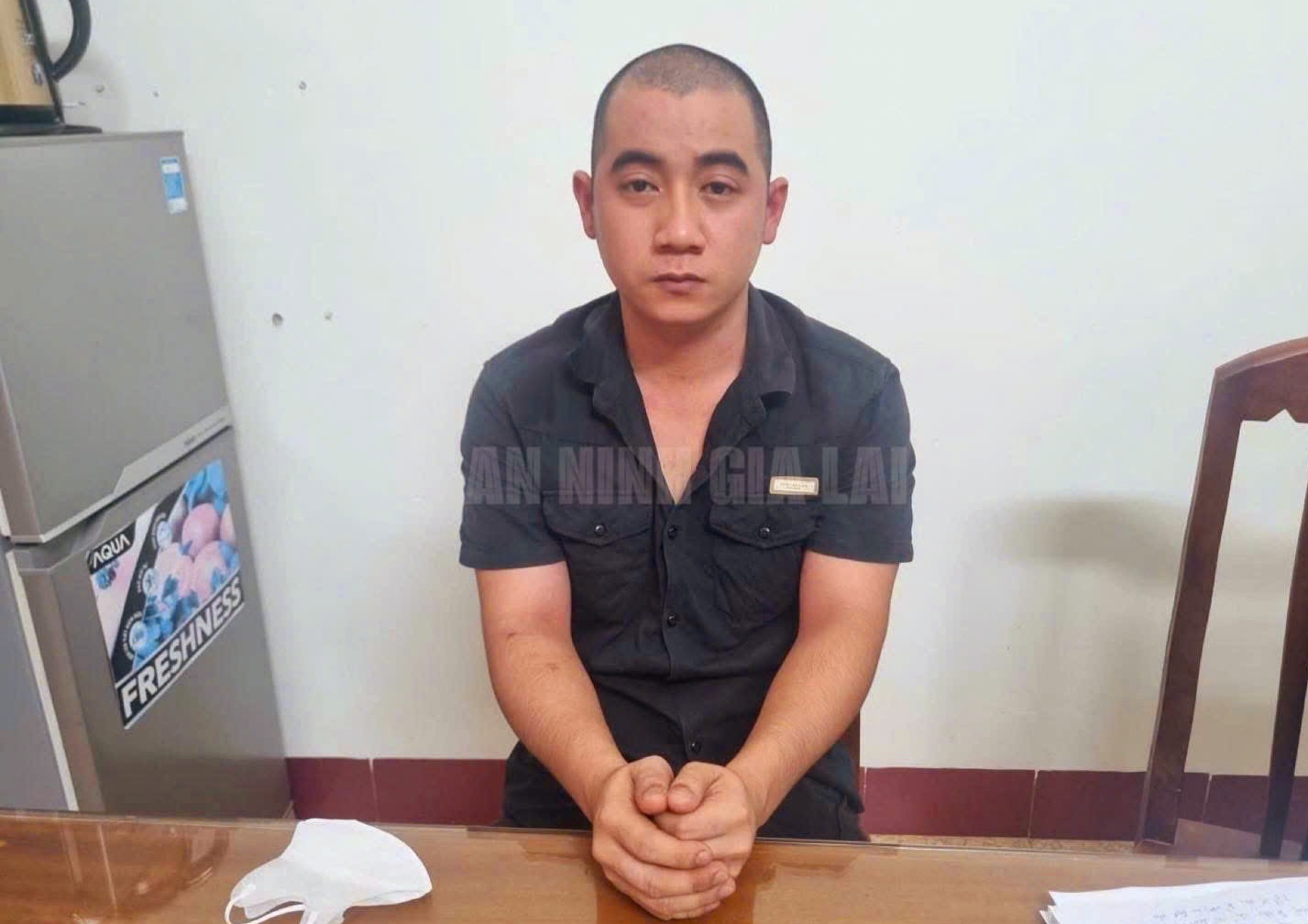 kẻ lái ô tô lao vào quán nhậu 