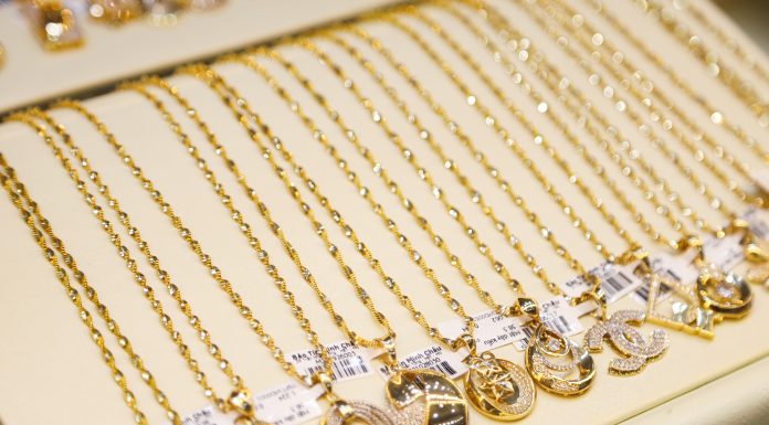 Giá Vàng Hôm Nay 22/10: Vì Sao Giá Vàng Bất Ngờ Rơi Tự Do? Giá Vàng Hôm Nay