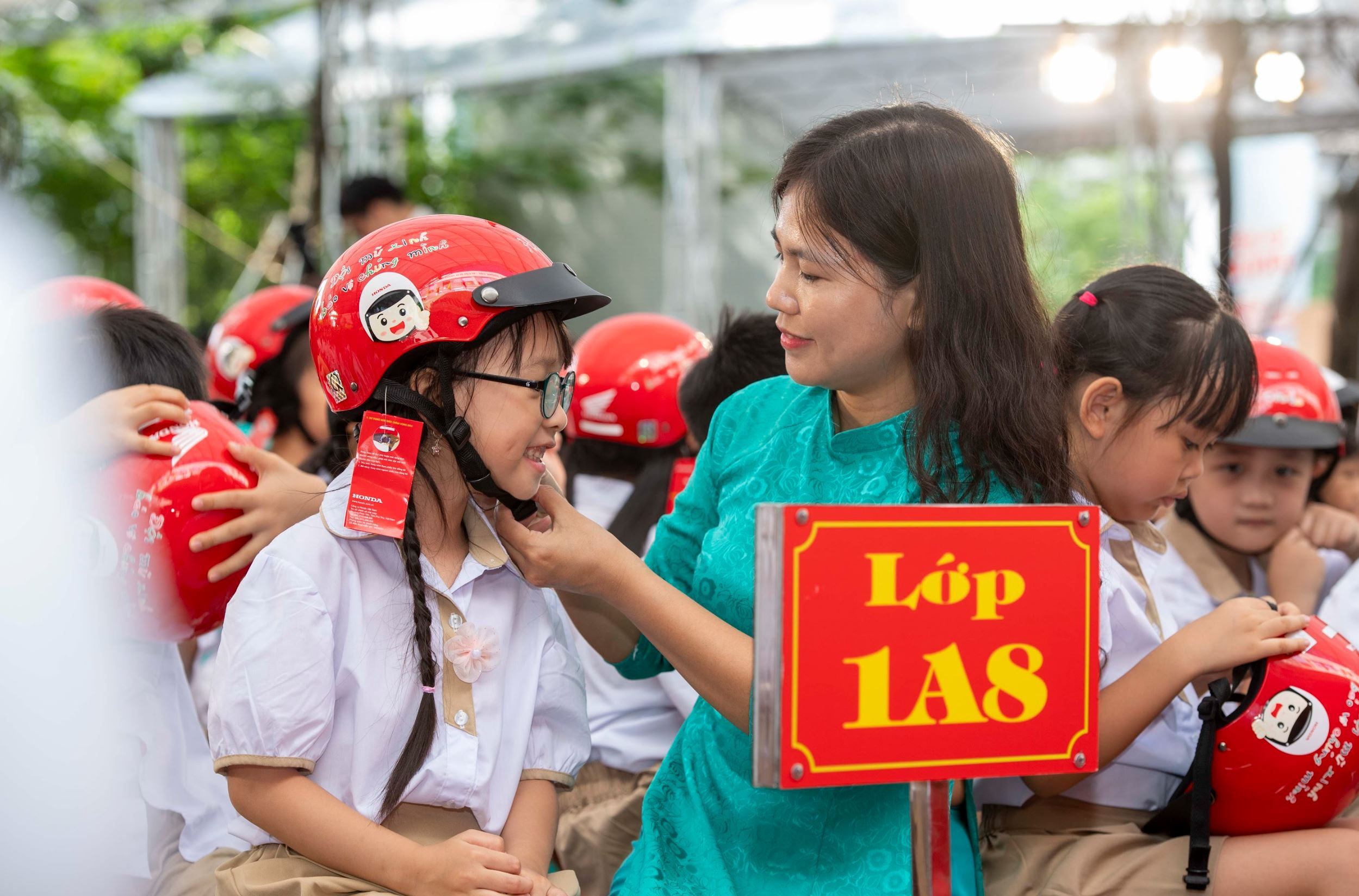 Miễn Phí Mũ Bảo Hiểm