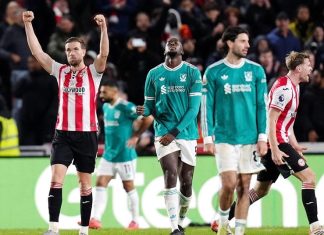 Liverpool thua trận thứ 4