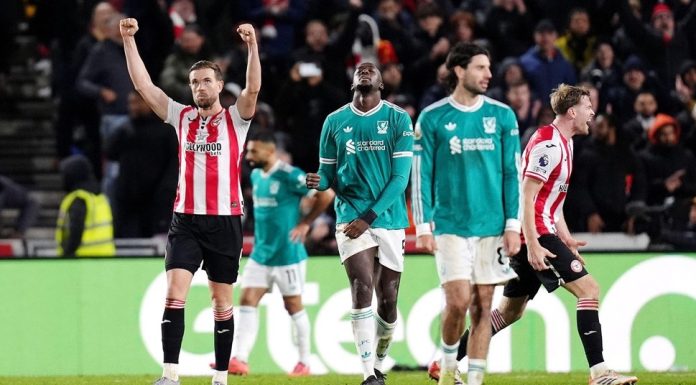 Liverpool thua trận thứ 4