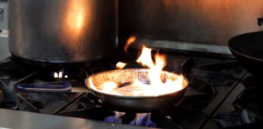 Mùi Khói Ám Trong Nồi