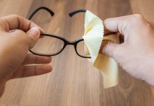 Hướng Dẫn Cách Làm Sạch Kính Mắt Đúng Cách Đơn Giản Tại Nhà