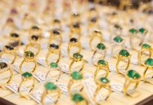 Giá vàng hôm nay 25/11: Bật tăng mạnh, vượt 4.100 USD/ounce