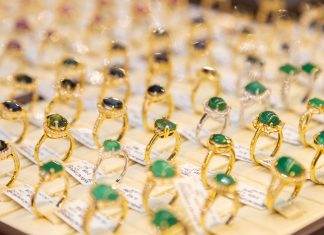 Giá vàng hôm nay 25/11: Bật tăng mạnh, vượt 4.100 USD/ounce