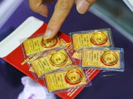 Giá vàng hôm nay 18/11: USD mạnh lên, vàng đi xuống