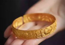 Câu Chuyện Bi Hài: Ăn Trộm Vòng Vàng Của Bạn Gái Mua Quà Kỷ Niệm 1 Năm Yêu Nhau