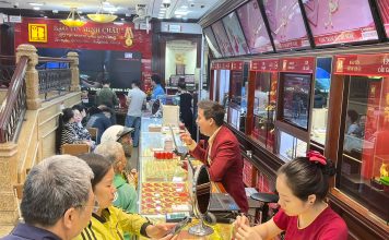 Giá vàng hôm nay 1/12/2023: Thị trường giữ vững mốc 4.200 USD/ounce