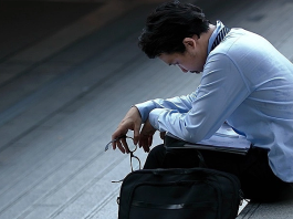 Đàn Ông Việt Và Áp Lực Trầm Cảm Từ Tính Nam Độc Hại