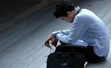 Đàn Ông Việt Và Áp Lực Trầm Cảm Từ Tính Nam Độc Hại