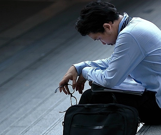 Đàn Ông Việt Và Áp Lực Trầm Cảm Từ Tính Nam Độc Hại