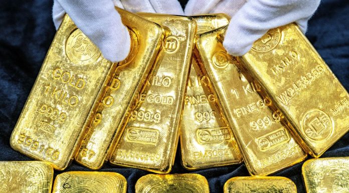 Giá Vàng Hôm Nay 31/1: Lao Dốc Mất Mốc 5.000 USD/ounce