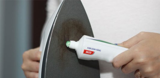 Mẹo Làm Sạch Bàn Ủi Bị Dính Đen Hiệu Quả Tại Nhà