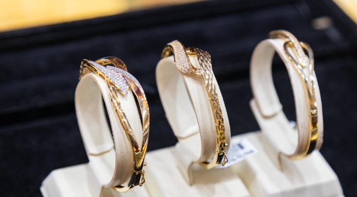 Giá Vàng Hôm Nay 14/1: Xu Hướng Giảm Nhẹ Từ Đỉnh Lịch Sử