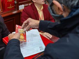 Giá vàng hôm nay 17/2: Quay đầu giảm, mất ngưỡng 5.000 USD/ounce