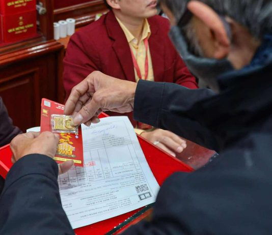 Giá vàng hôm nay 17/2: Quay đầu giảm, mất ngưỡng 5.000 USD/ounce