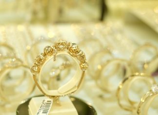 Giá Vàng Hôm Nay 2/2: Nhà Đầu Tư Chốt Lời, Vàng Giảm Xuống Dưới 4.900 USD/ounce