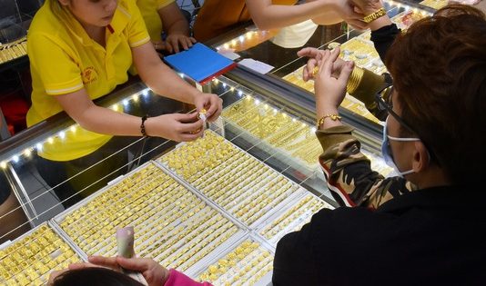 Giá vàng hôm nay, 14-4: Bật tăng mạnh mẽ giữa bối cảnh căng thẳng địa chính trị